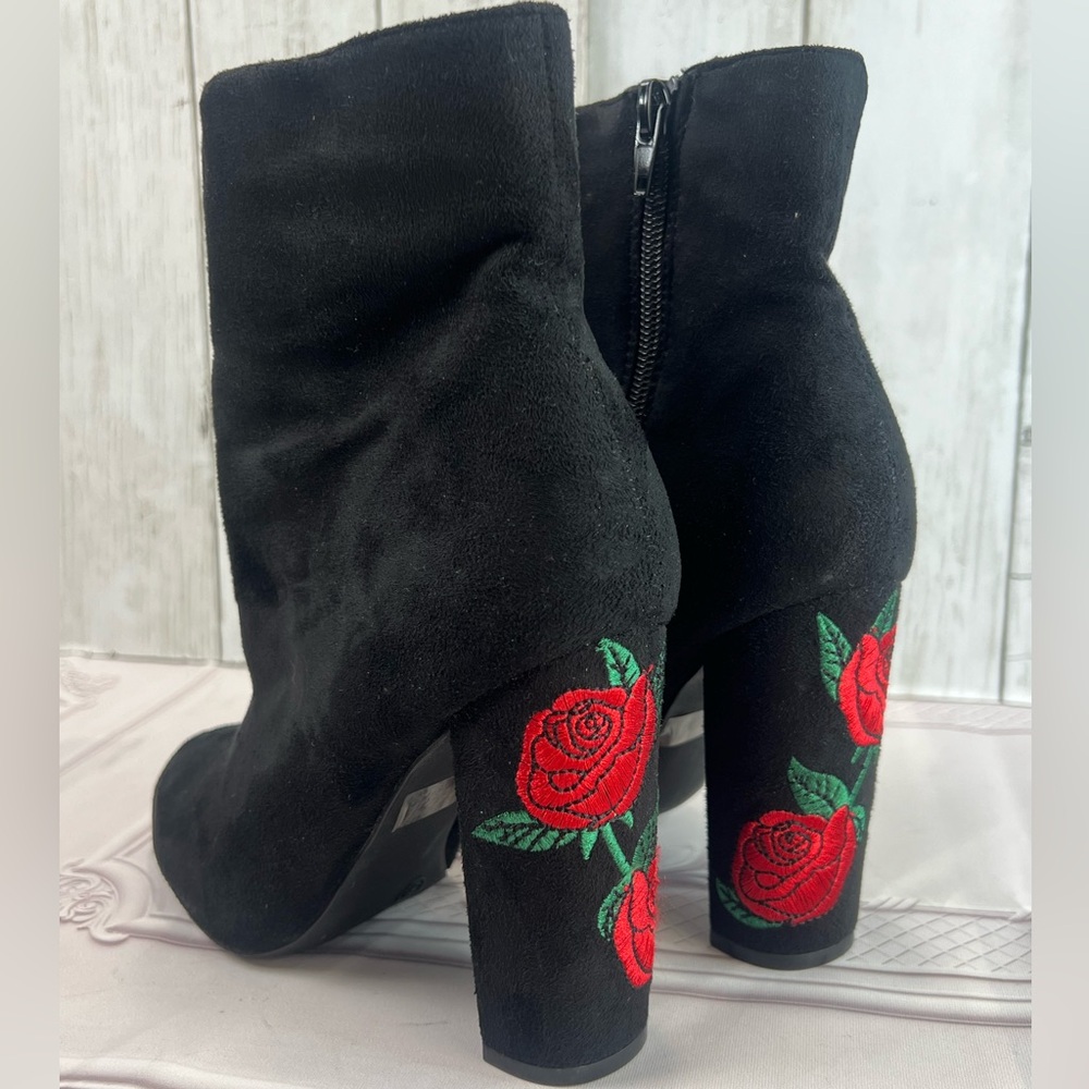 Women's Black Faux Suede embroidered Rose Booties Ankle Fall Boots Wild Diva 5.5